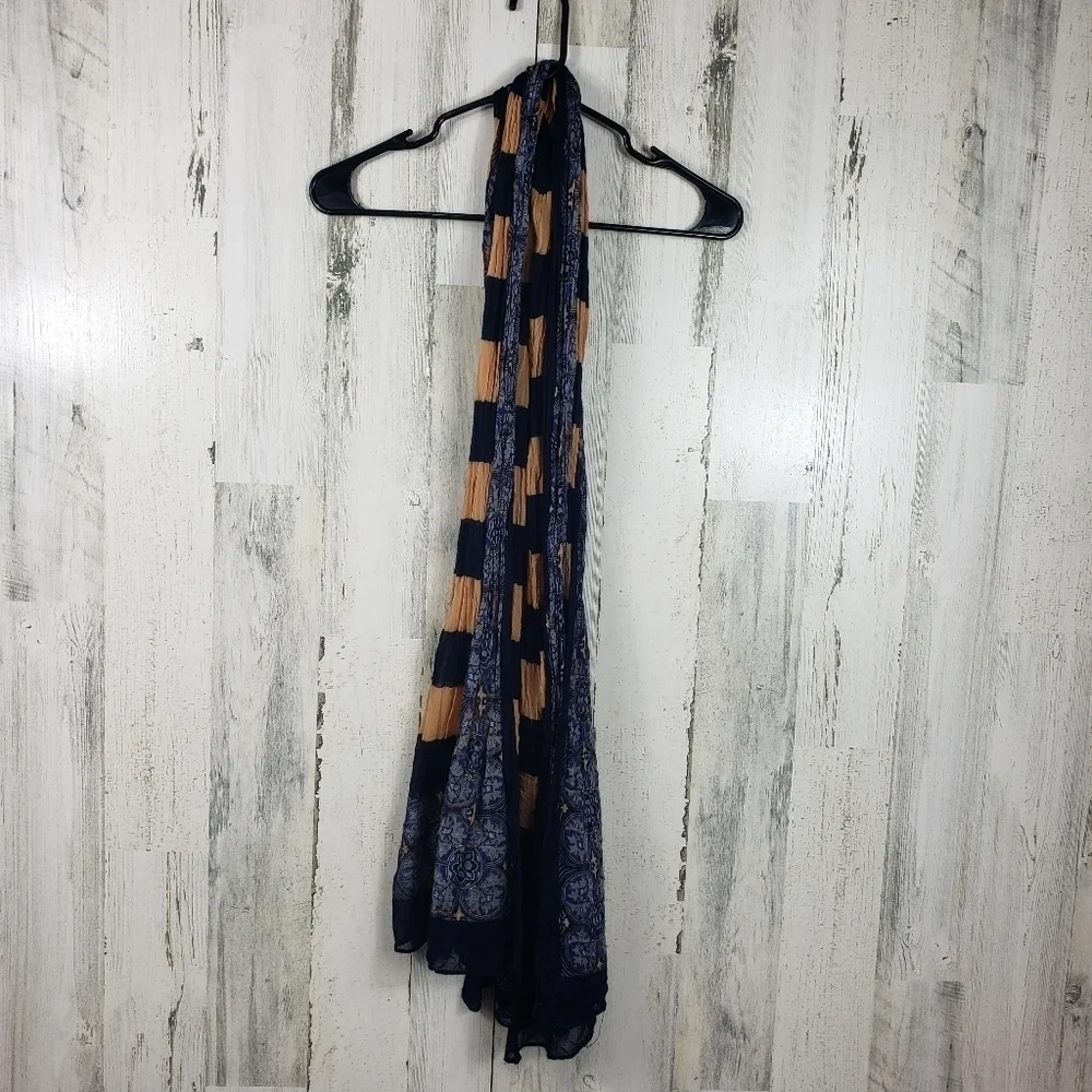 unbranded navy blue and tan light weight scarf